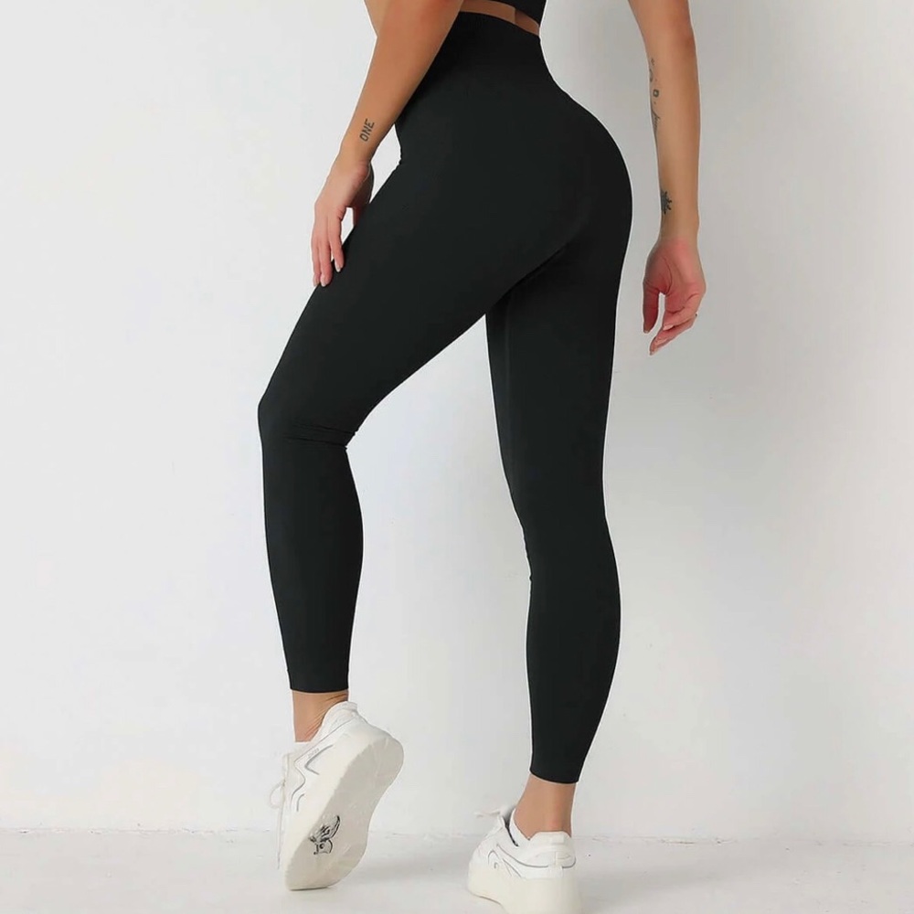 NEW WITH TAGS astoria ribbed leggings